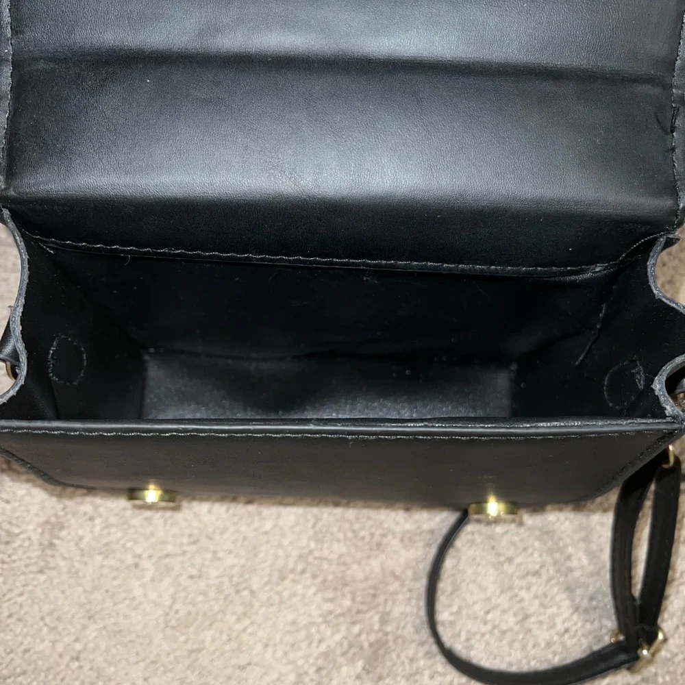 Black Quilted Crossbody Bag w/Detachable Straps - Picture 2 of 10